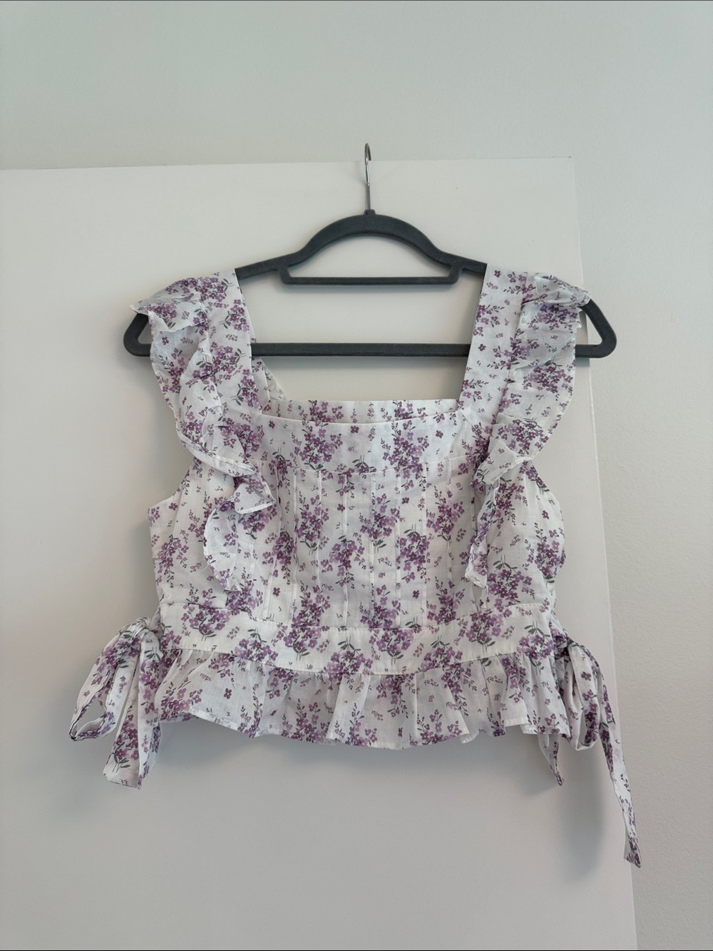 Storia White & Lavender Floral Ruffle Square-Neck Crop Top